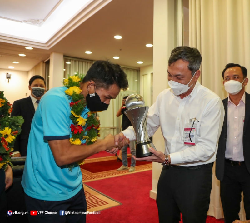 Nhóm đầu tiên của tuyển U23 Việt Nam đã về nước
