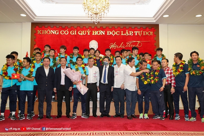 Nhóm đầu tiên của tuyển U23 Việt Nam đã về nước