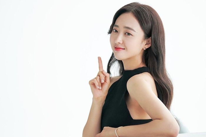 Kim Min Jung tranh chấp hợp đồng với công ty cũ