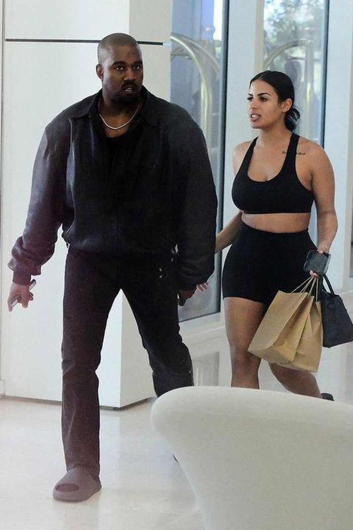 Kanye West hứng chỉ trích vì làm MV có cảnh trói, bắt cóc bạn trai Kim