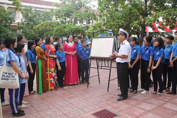 Khánh Hòa đưa triển lãm số 'Hoàng Sa, Trường Sa của Việt Nam' vào trường học