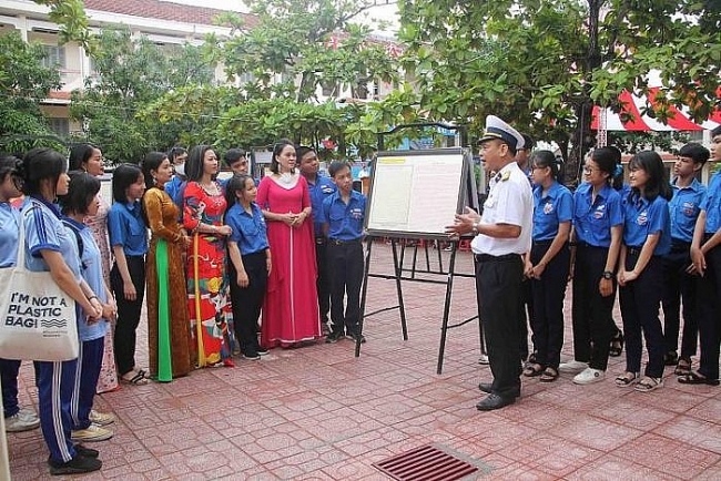 Khánh Hòa đưa triển lãm số 'Hoàng Sa, Trường Sa của Việt Nam' vào trường học
