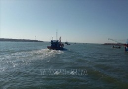Kịp thời cứu người và phương tiện đánh bắt thủy sản vào bờ an toàn