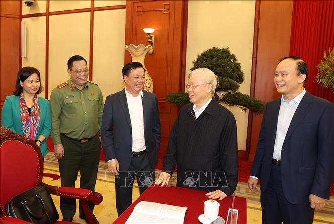 Tổng Bí thư chủ trì họp Bộ Chính trị về phát triển Hà Nội