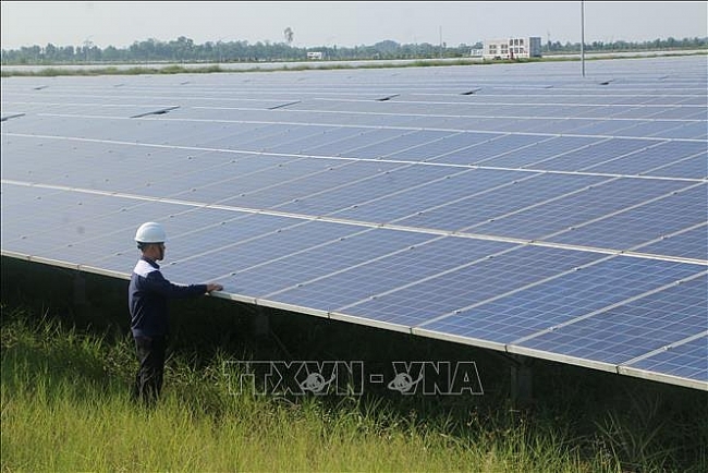 Hai doanh nghiệp điện năng lượng mặt trời bị xử phạt