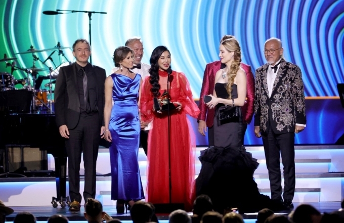Ca sĩ gốc Việt đoạt giải Grammy