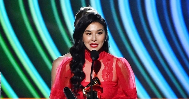 Ca sĩ gốc Việt đoạt giải Grammy