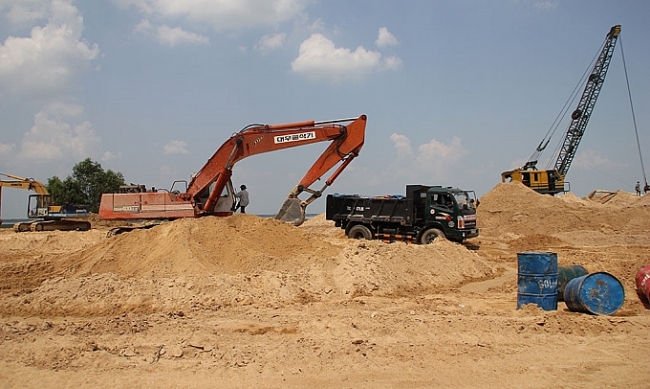 Công ty Chiến Yến khai thác khoáng sản vượt ranh giới hơn 10.000m3 cát, sỏi ở Bắc Giang