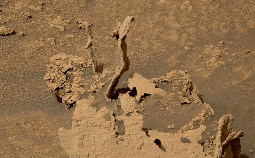 NASA phát hiện tảng đá có hình dáng kỳ lạ trên Sao Hỏa