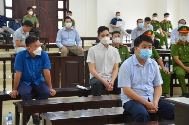 Hình ảnh cựu Chủ tịch Hà Nội Nguyễn Đức Chung tại phiên phúc thẩm vụ mua chế phẩm Redoxy-3C