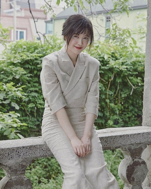 Goo Hye Sun lộ bụng mỡ, Song Hye Kyo khoe dáng 'ngon nghẻ' kỷ niệm 2 năm ly hôn Song Joong Ki