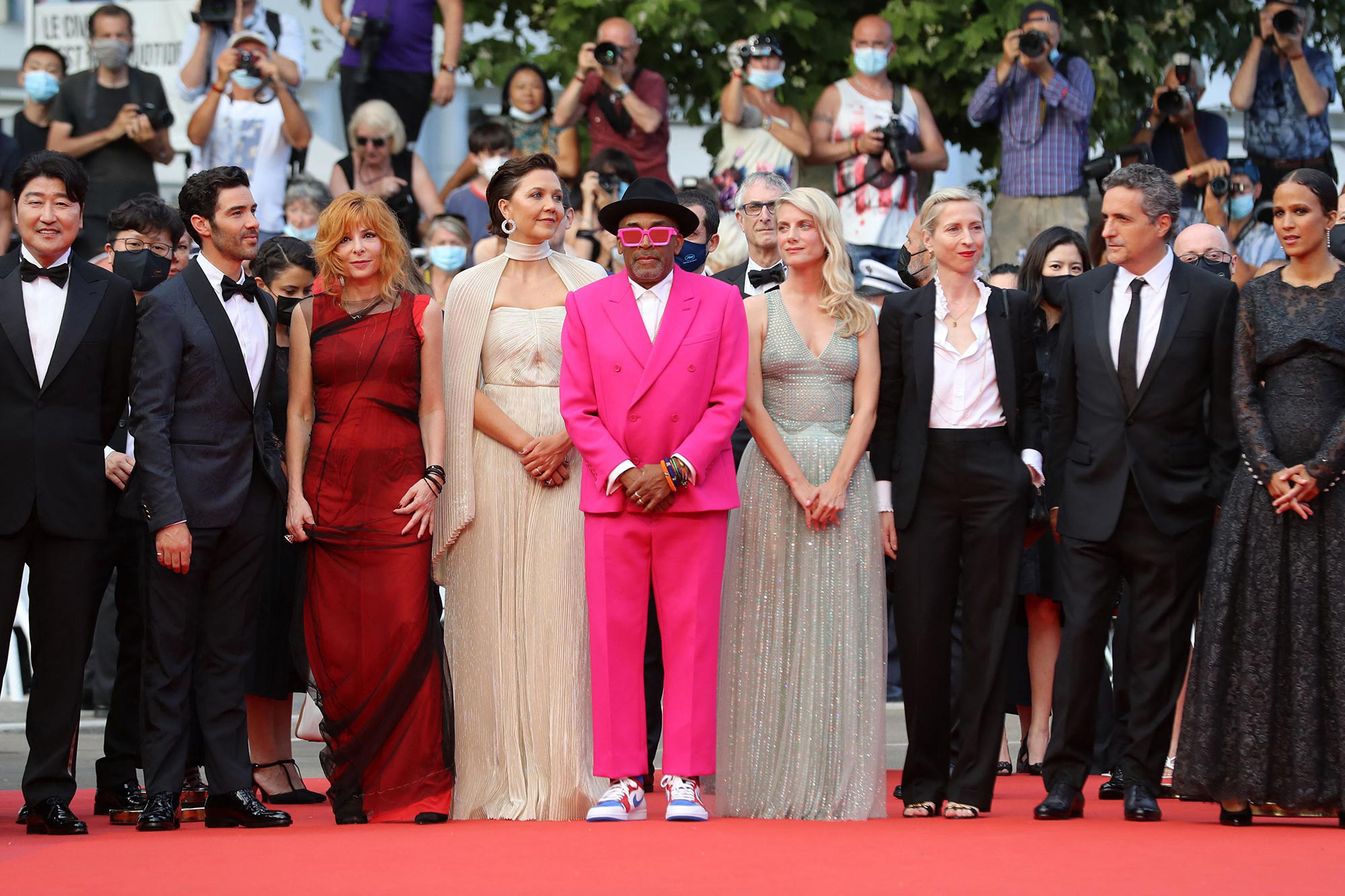 Mỹ nhân thế giới lộng lẫy và không khẩu trang trên thảm đỏ Cannes - Ảnh 7.
