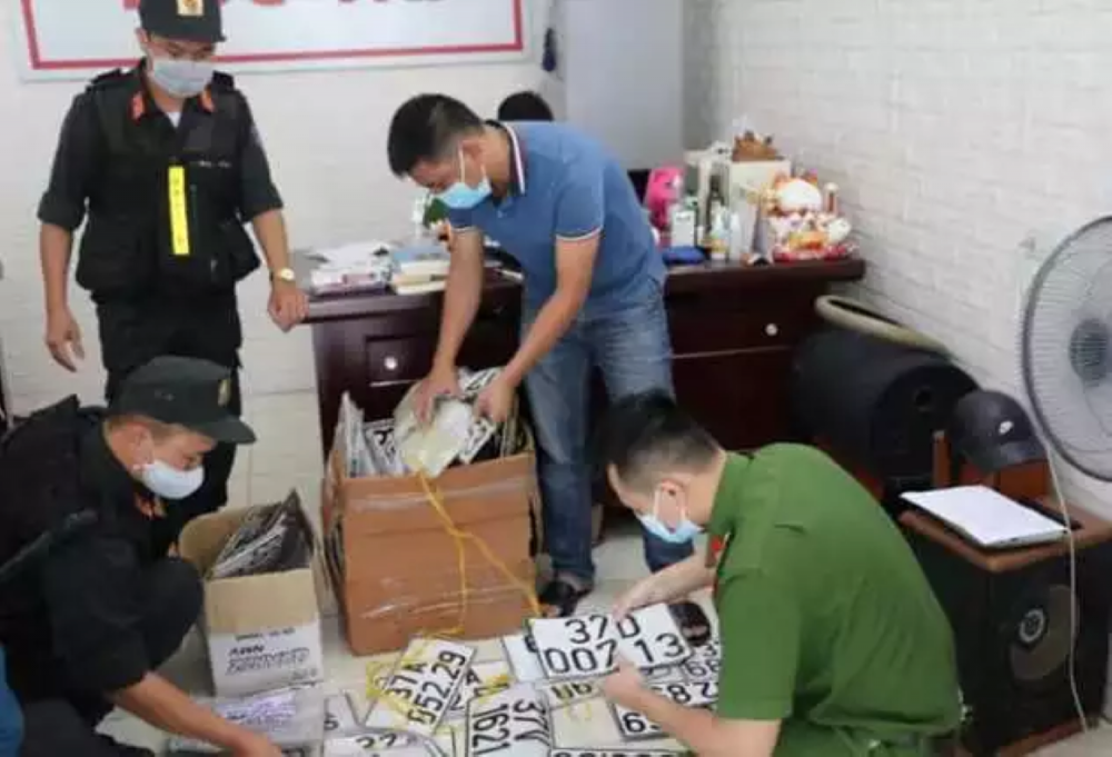 300 cảnh sát phá đường dây "tín dụng đen" hàng trăm tỷ ở Nghệ An