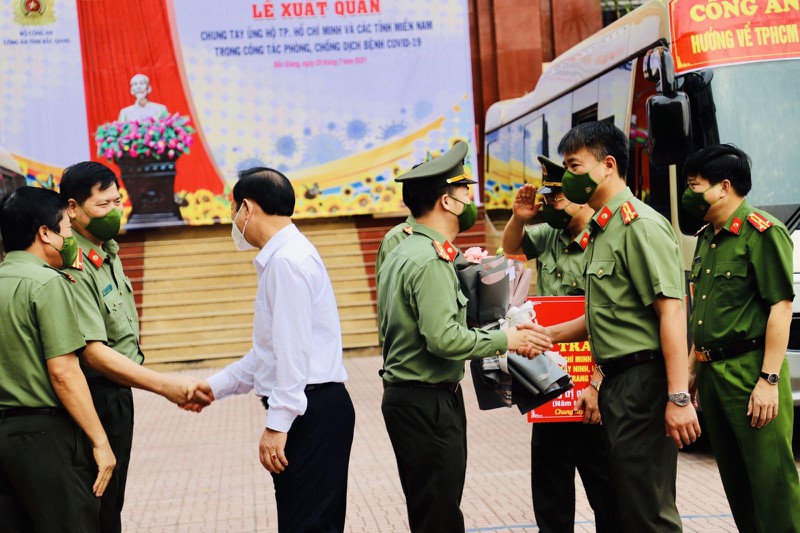 Công an Bắc Giang lên đường chi viện nhu yếu phẩm, thiết bị y tế cho TP HCM và các tỉnh miền Nam ảnh 7