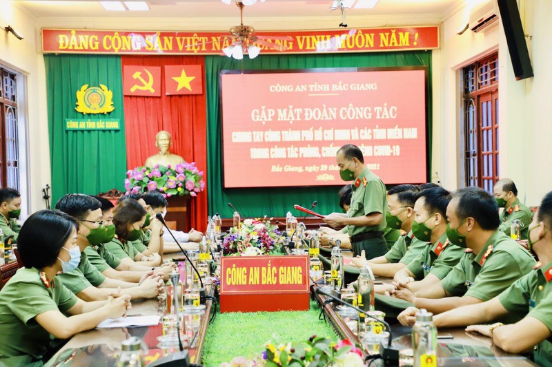 Công an Bắc Giang lên đường chi viện nhu yếu phẩm, thiết bị y tế cho TP HCM và các tỉnh miền Nam ảnh 1