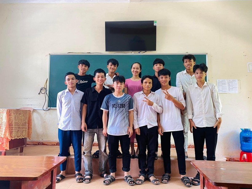 Cô giáo ở Quảng Trị chuẩn bị hơn 100 suất ăn sáng tặng thí sinh miền núi trước giờ thi