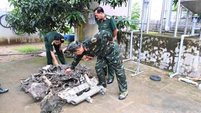 Phát hiện xác máy bay trong ao tôm ở Trà Vinh