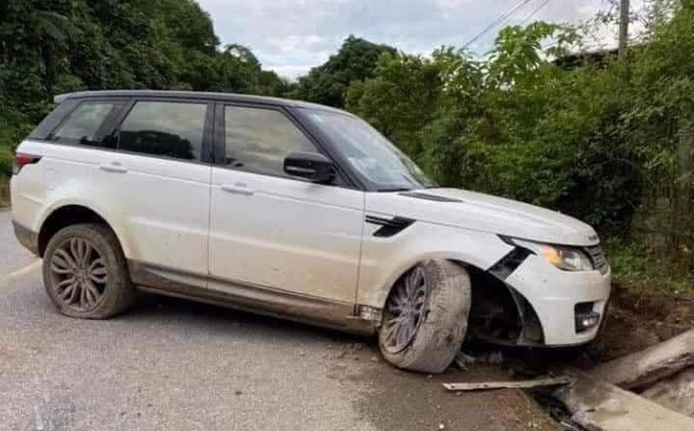 Giang hồ mạng Huấn Hoa Hồng lái xe Range Rover gặp nạn - Ảnh 1.