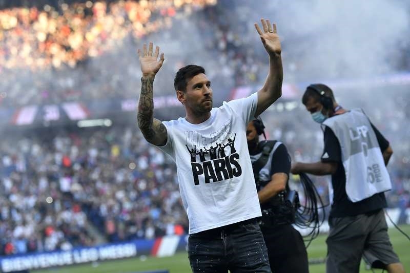 Messi cùng dàn sao tân binh PSG ra mắt tại Parc des Princes | Bóng đá | Vietnam+ (VietnamPlus)