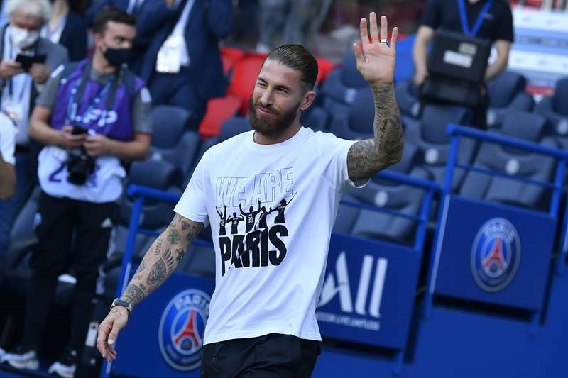 Messi cùng dàn sao tân binh PSG ra mắt tại Parc des Princes | Bóng đá | Vietnam+ (VietnamPlus)