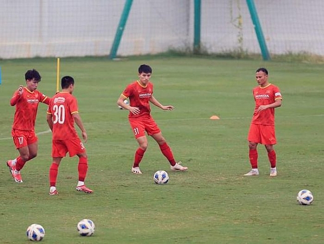 Đội tuyển Việt Nam gấp rút tìm phương án thay thế Văn Hậu, Minh Vương