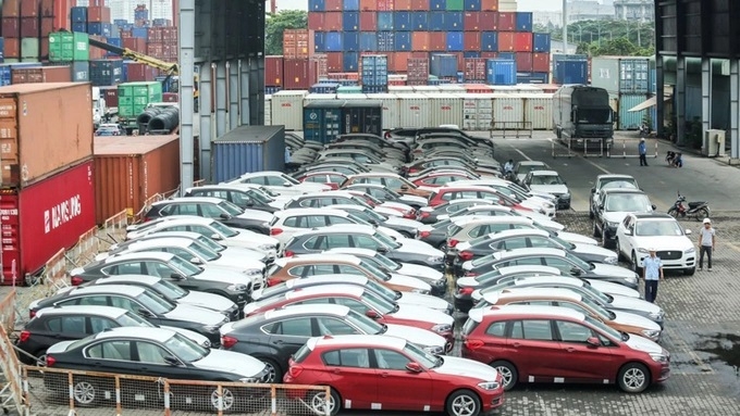 Nửa tháng 8, gần 10.000 xe ôtô nguyên chiếc nhập khẩu về Việt Nam