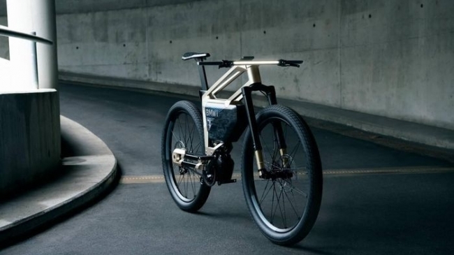 Xe đạp điện BMW có ghế chỉnh điện, mở khóa bằng gương mặt