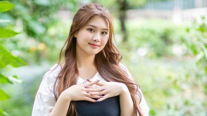 Phá vỡ chuẩn mực 'gầy mới là đẹp', nữ thần tượng tân binh đầu tiên khiến K-pop 'chao đảo'