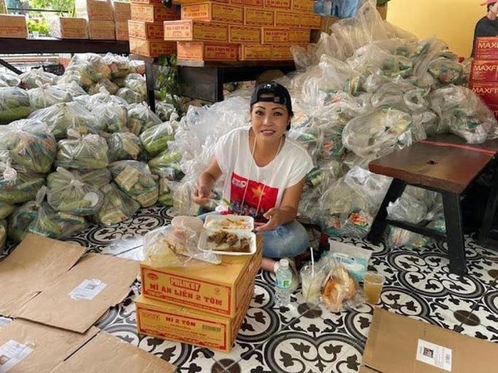 Thủy Tiên và nhiều sao Việt đồng loạt tuyên bố dừng làm từ thiện