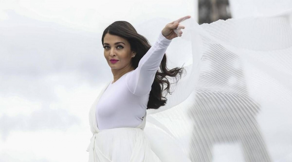 Hoa hậu thế giới đẹp nhất mọi thời đại Aishwarya Rai tỏa sáng tại Tuần lễ thời trang Paris