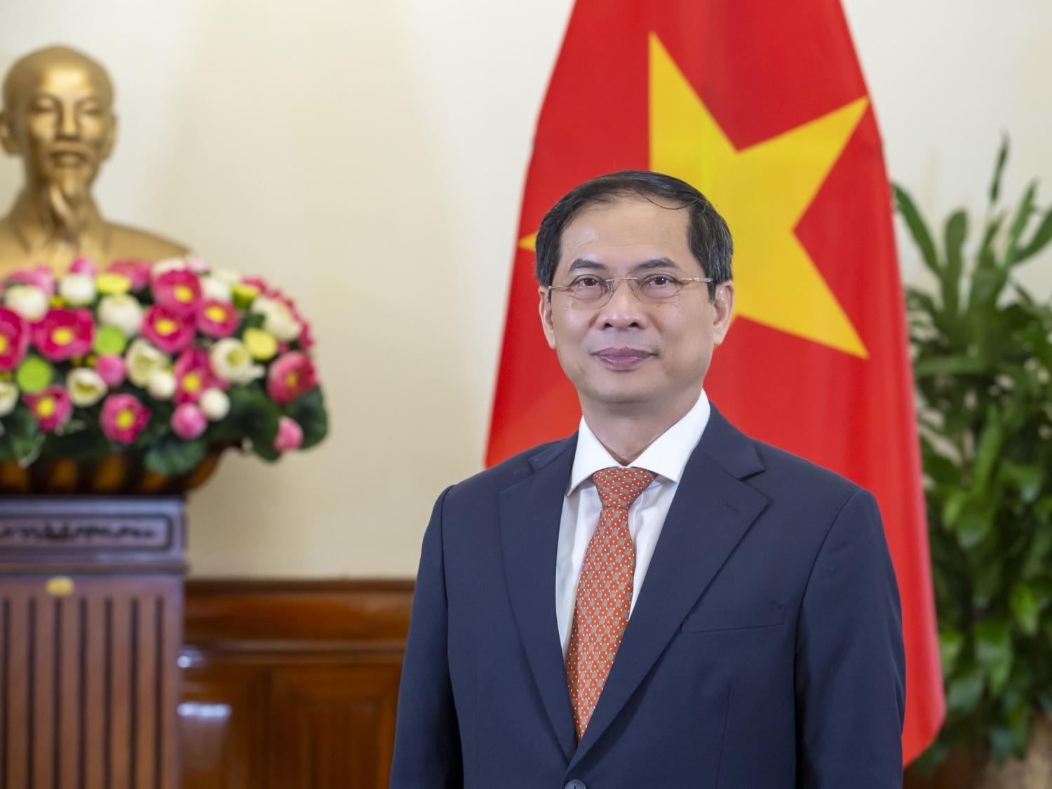 Ngoại giao Việt Nam vì sự nghiệp bảo vệ và phát triển đất nước dưới ánh sáng nghị quyết Đại hội Đảng lần thứ XIII