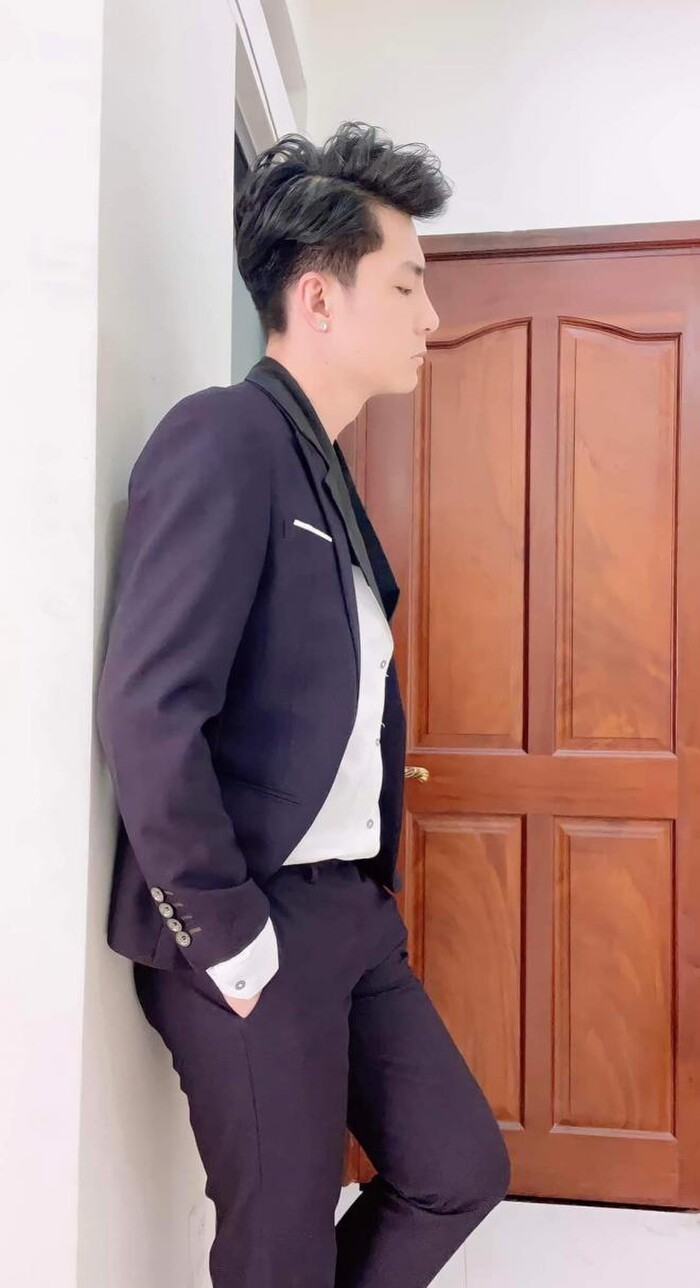 Chồng cũ Lâm Khánh Chi bị fan "khủng bố", bắt tái hợp với vợ