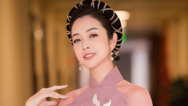 Hoa hậu 4 con Jennifer Phạm khoe nhan sắc U40 đẹp không điểm chê