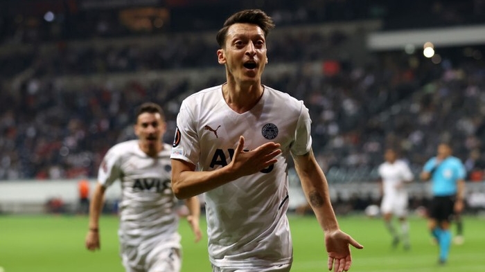 Nếu sang Indonesia chơi bóng, Mesut Ozil sẽ đi vào lịch sử túc cầu