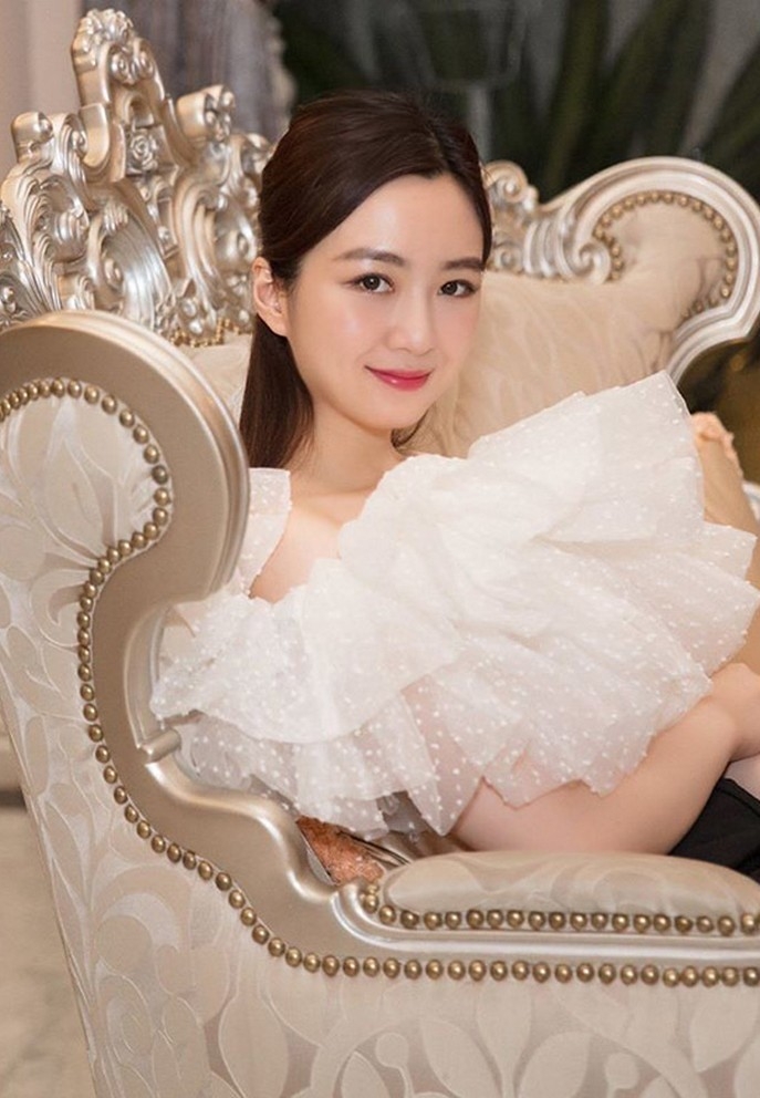 Ngắm nhan sắc cuốn hút của con gái hoa hậu Giáng My