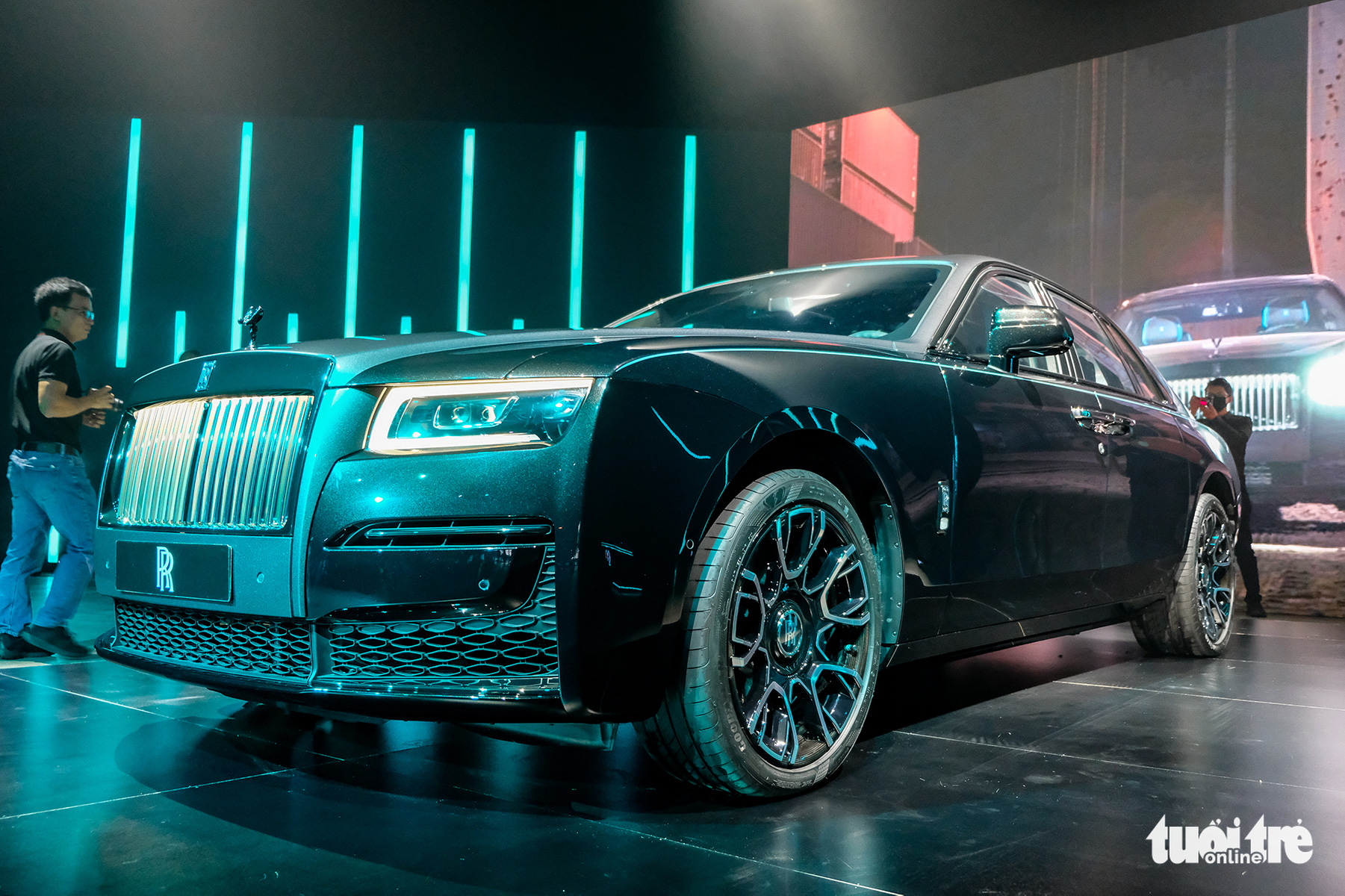Rolls-Royce Ghost Black Badge thế hệ mới giá từ 33,7 tỉ đồng - sedan đắt thứ 2 Việt Nam