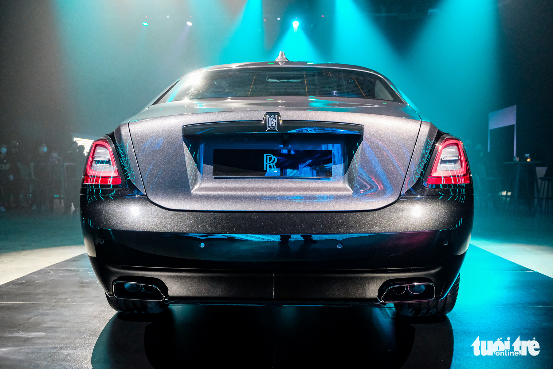 Rolls-Royce Ghost Black Badge thế hệ mới giá từ 33,7 tỉ đồng - sedan đắt thứ 2 Việt Nam