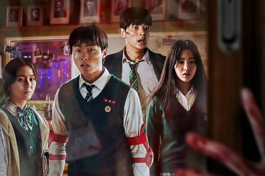 Sao Hàn ngày 31/1/2022: Bom tấn zombie “All of us are Dead” đứng đầu Netflix toàn thế giới