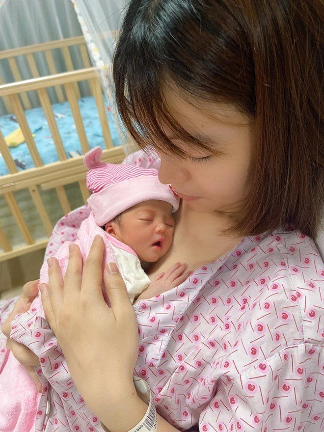 Con gái Mạc Văn Khoa lúc mới sinh chỉ nặng 1,9kg, giờ đã 3 tuổi, cân nặng, chiều cao gây ngỡ ngàng