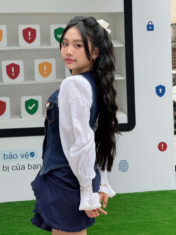 Phương Mỹ Chi “lột xác” khó nhận ra sau hơn 10 năm vào showbiz Phương Mỹ Chi “lột xác” khó nhận ra sau hơn 10 năm vào showbiz