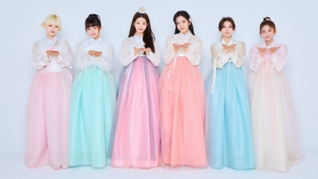 Sao Hàn ngày 1/2/2022: IVE diện Hanbok truyền thống chúc mừng năm mới 2022