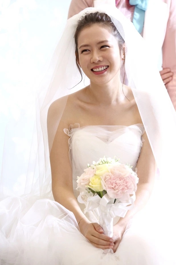 Ngất ngây những tạo hình cô dâu siêu lộng lẫy của Son Ye Jin trên màn ảnh nhỏ