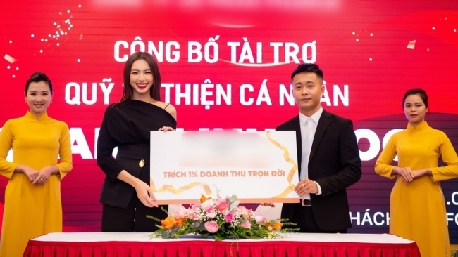 Sao Việt ngày 16/2/2022: Hoa hậu Thùy Tiên xuất hiện bên cạnh Quang Linh Vlog