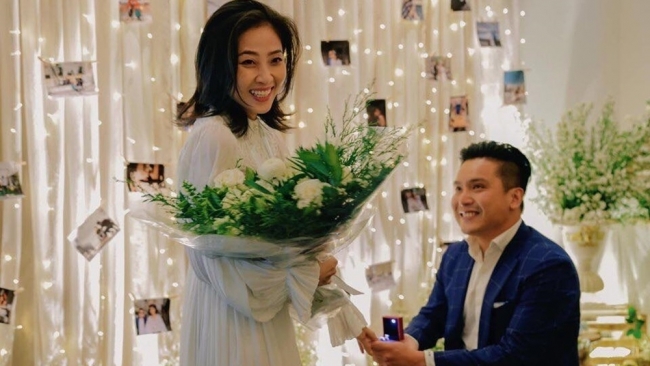 Sao Việt ngày 17/2/2022: Liêu Hà Trinh hạnh phúc gặp lại chồng sắp cưới sau 2 năm xa cách