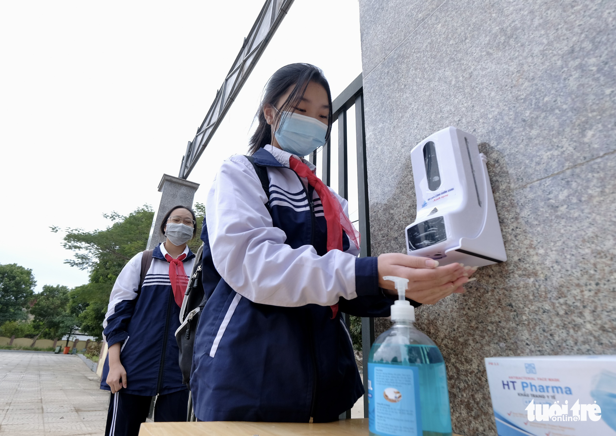 Chuyên gia nêu câu hỏi: ‘Cứ đóng cửa thì biết bao giờ học sinh mới được đi học lại?"