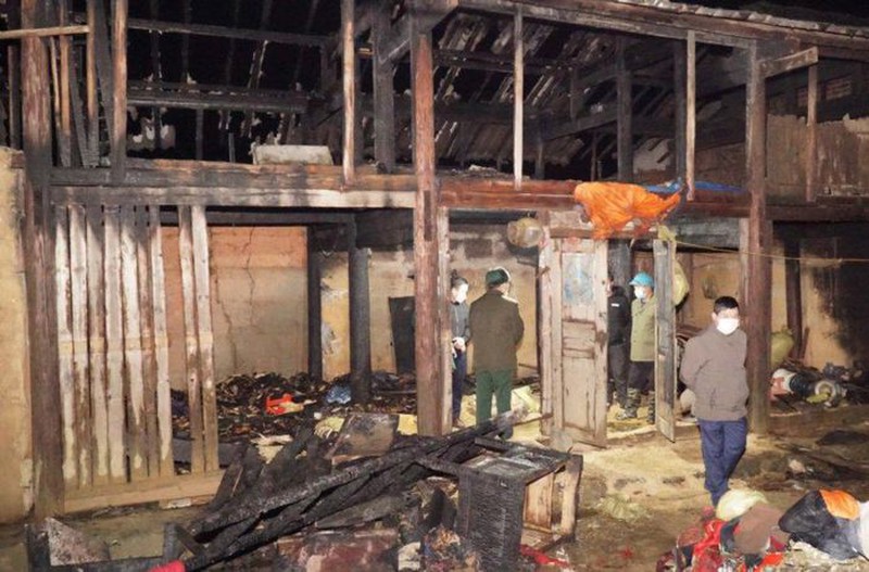 Lào Cai: 3 trẻ em kẹt lúc cháy nhà, một cháu tử vong