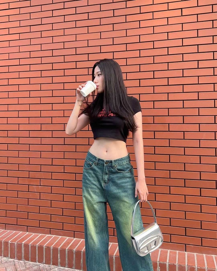 Khác xa với hình ảnh tomboy cá tính trong phim ''Mai'', ngoài đời Uyển Ân lại có style gợi cảm cực hút mắt Khác xa với hình ảnh tomboy cá tính trong phim ''Mai'', ngoài đời Uyển Ân lại có style gợi cảm cực hút mắt