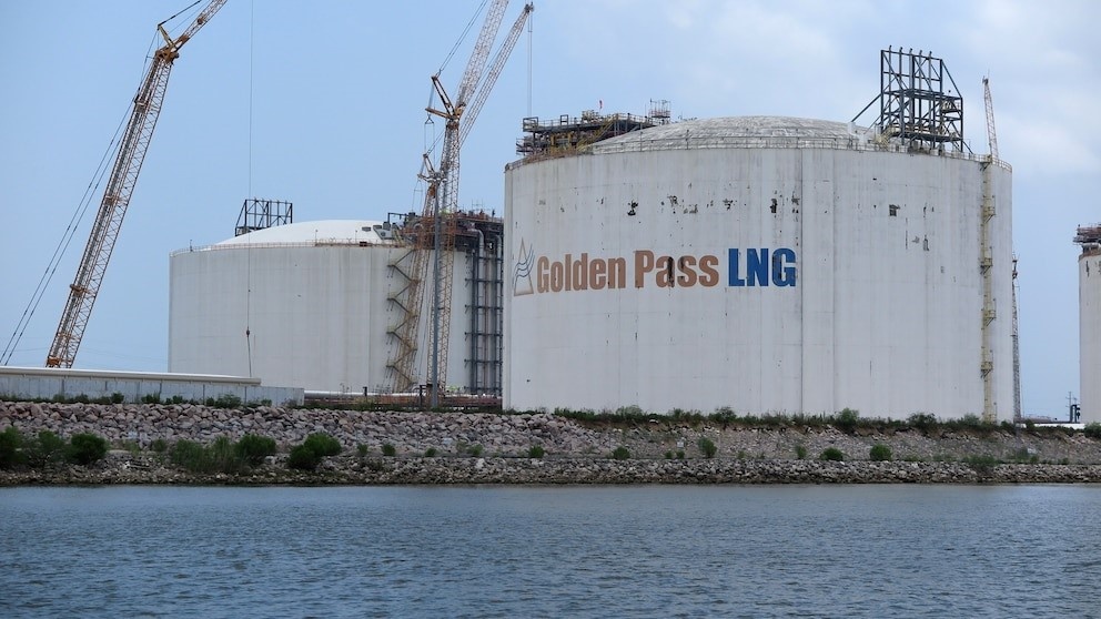 Mỹ "tạm dừng" dự án xuất khẩu LNG mới làm suy yếu an ninh năng lượng của các đồng minh châu Âu