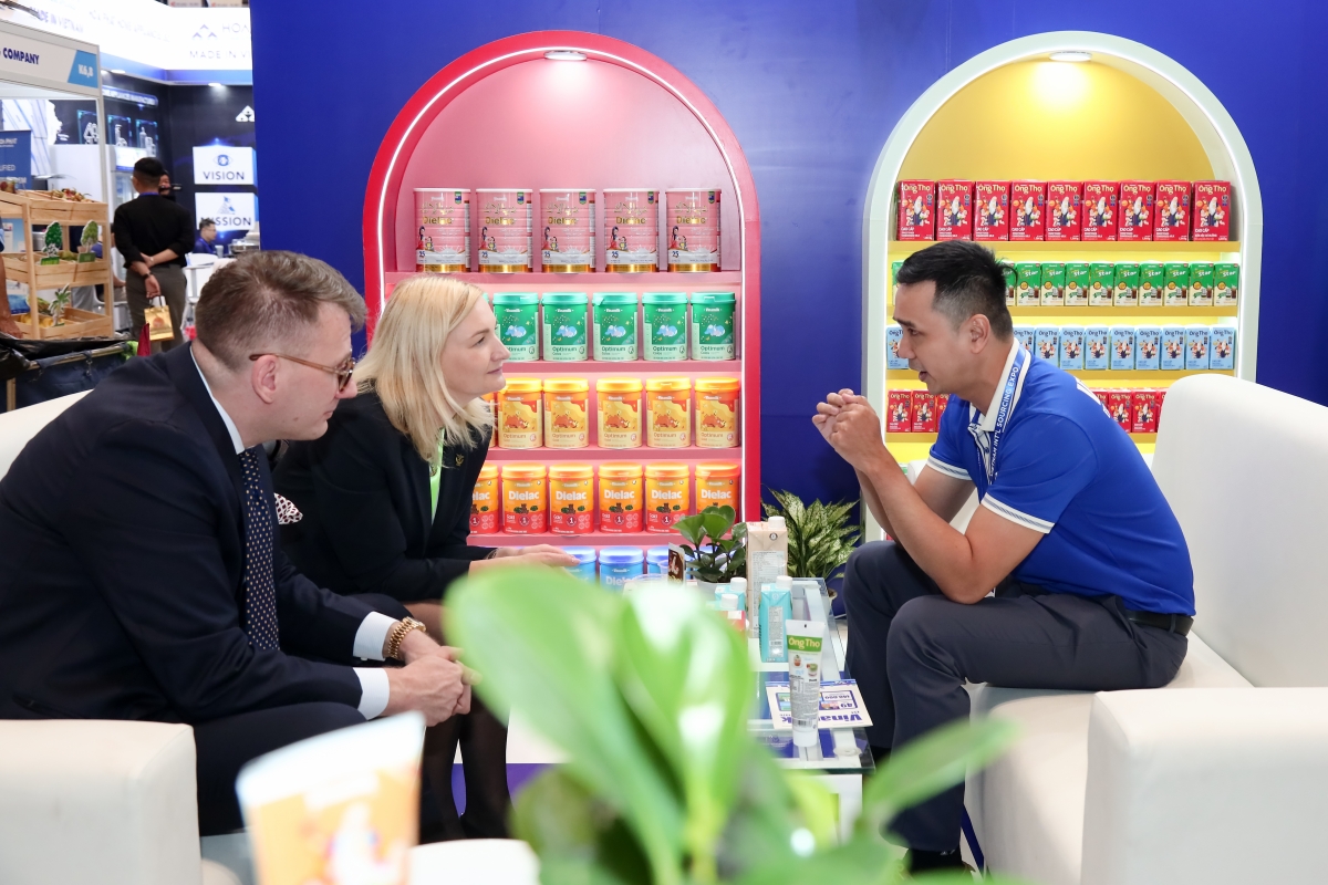 Vinamilk tiếp tục vượt đỉnh doanh thu của quý trước, với hơn 17 nghìn tỷ đồng Vinamilk tiếp tục vượt đỉnh doanh thu của quý trước, với hơn 17 nghìn tỷ đồng