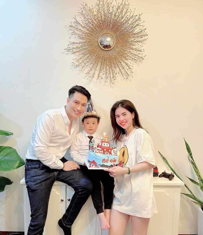 Việt Anh hội ngộ cùng vợ cũ tổ chức sinh nhật cho quý tử: Không để con lạc lõng, cô đơn